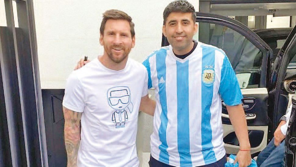 El peluquero de Salto que fue a jugar su propio “Mundial” y conoció a Messi