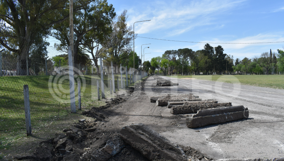 Javier Martínez: "La pista de atletismo podría quedar inaugurada en marzo o abril de 2025"