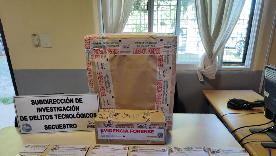 Una mujer falsificaba títulos y analíticos y los vendía en marketplace