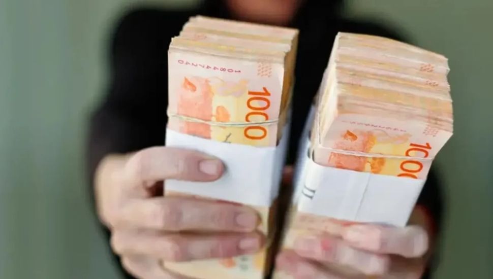 Los salarios quedaron por encima de la inflación en octubre: subieron un 2,5%