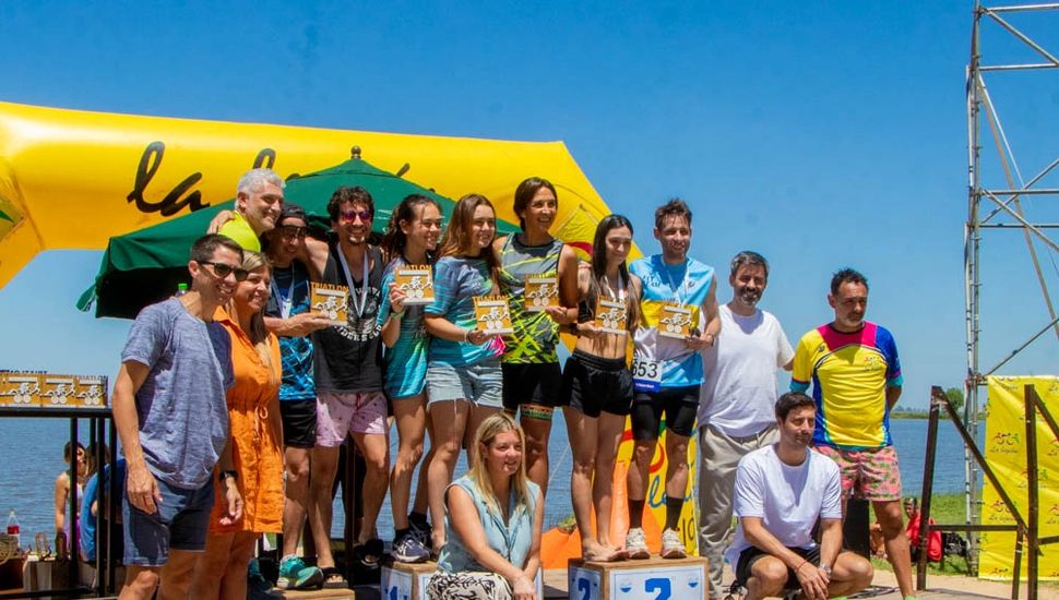Más de 190 atletas participaron del acuatlón y triatlón en Junín