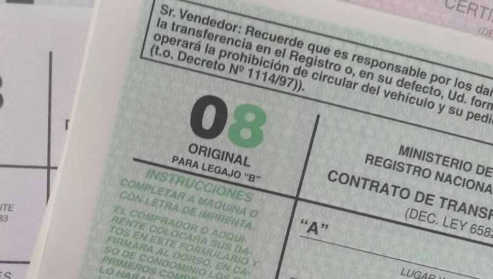 Simplifican y reducirán los costos para la compraventa de autos