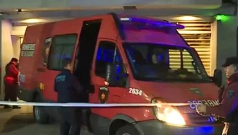 Hallan a una mujer y su hijo adolescente muertos en Caballito