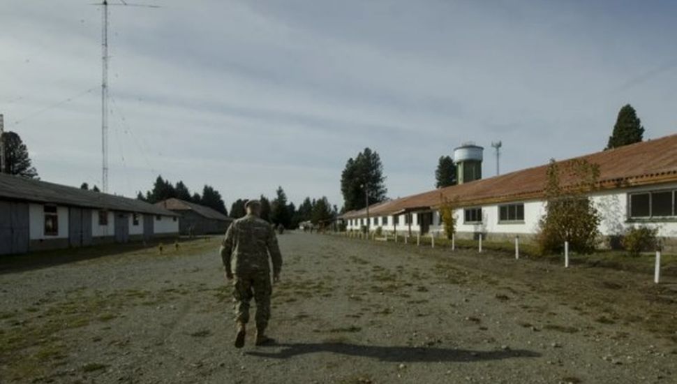 Congelaron el traspaso de tierras del Ejército a mapuches