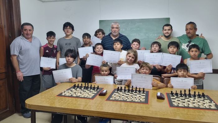 Emotivo cierre anual de Ajedrez y Artes Plásticas en Rojas