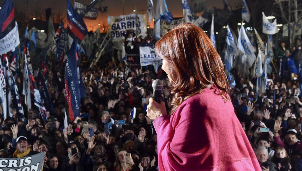 La salida de Guzmán fortalece a Cristina K, pero hace temer una agudización de la crisis