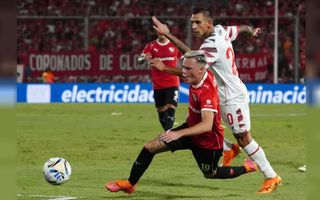 Con uno menos, Independiente rescató un empate ante Estudiantes