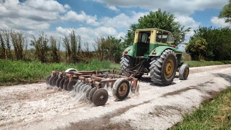 Avanzan las obras de mejora en el camino al cementerio de Arroyo Dulce