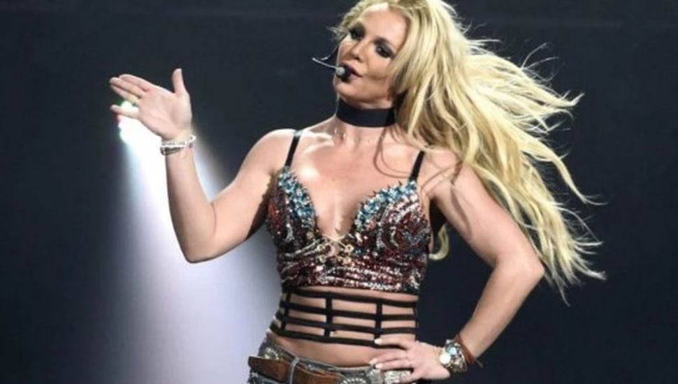 Britney Spears ahora sorprendió con un video desnuda en la playa