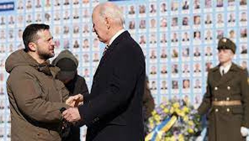 Biden visita Ucrania antes del aniversario de la invasión rusa