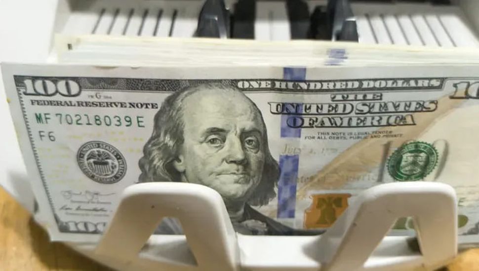 El Gobierno intervino en el mercado de cambios para contener el dólar