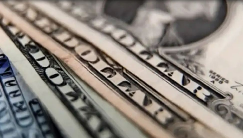 El dólar blue vuelve a subir y superó los $1.000