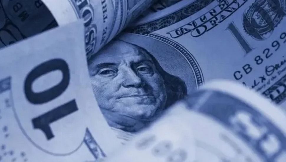 El dólar blue saltó $10 en una semana y llegó a un nuevo récord histórico