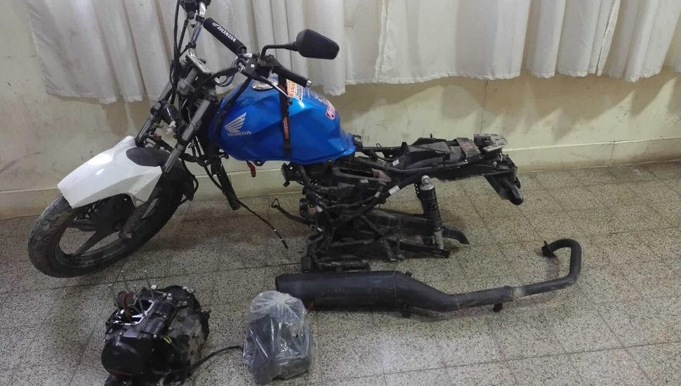 Motos ilegales: operativos, allanamientos y secuestro de vehículos en Rojas