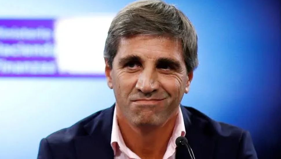 Luis Caputo con idas y vueltas por US$ 20.000 millones