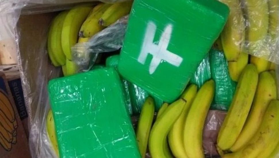 Escondieron cocaína en plátanos y terminaron en dos supermercados