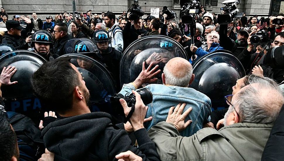 Jubilaciones: se prevé una tarde de tensión en las puertas del Congreso por la sesión para tratar el veto de Milei