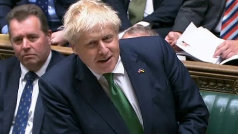 En medio de una rebelión, Boris Johnson promete seguir adelante con su trabajo
