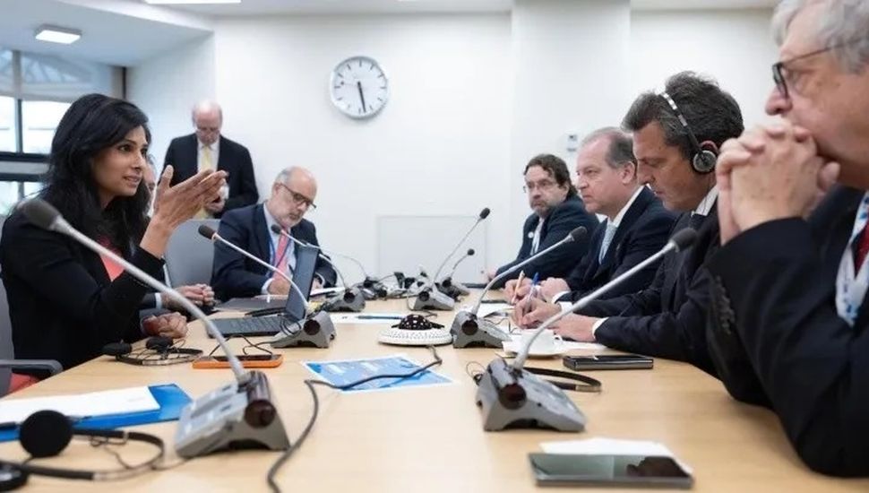 El Ejecutivo acusa al FMI de negociar “sobre la base de una economía ideal"