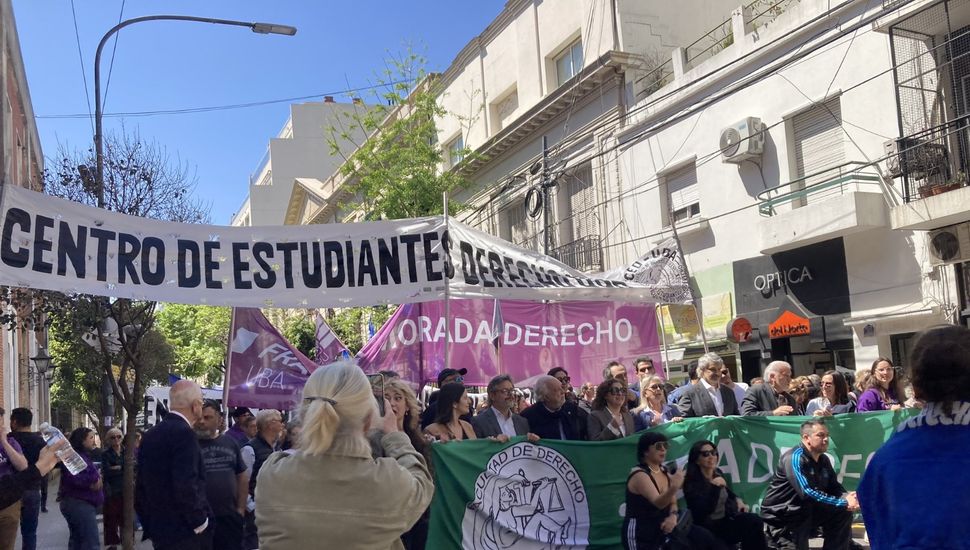 El Frente Sindical de Universidades Nacionales decretó un "paro total" para mañana