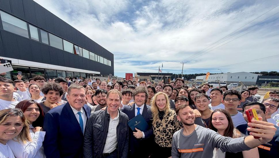 Milei se baja de la campaña en la Provincia y deja a Santilli solo