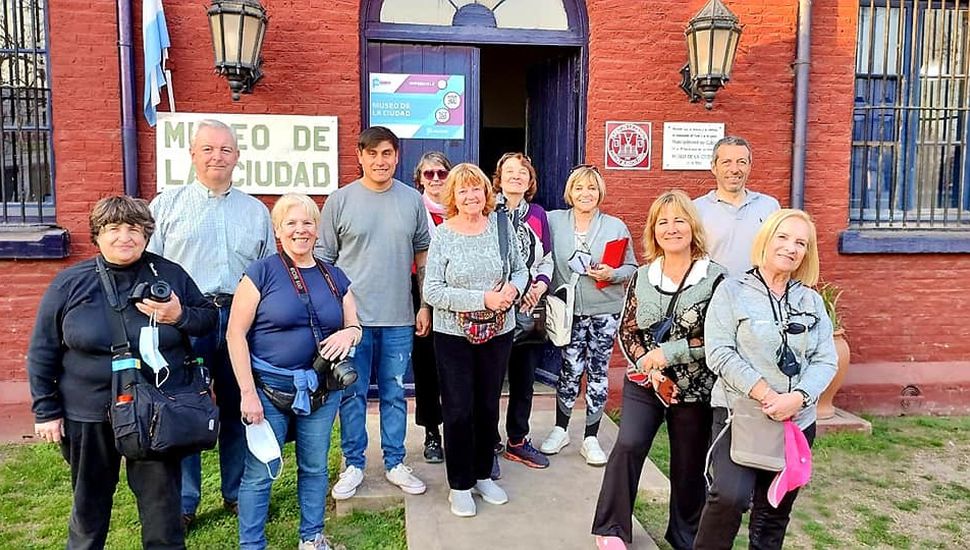 Un grupo de 40 turistas recorrieron lugares históricos de Colón y Rojas