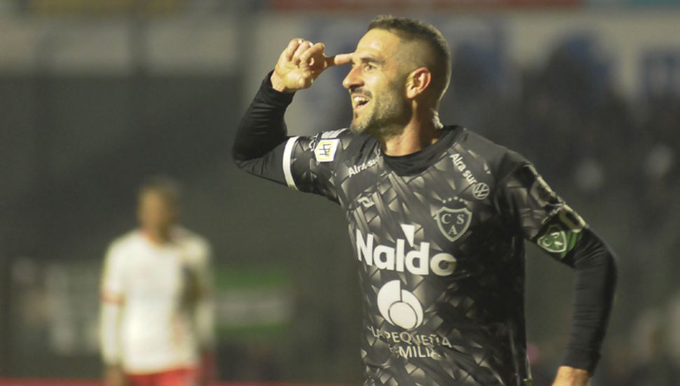 Lisandro López continuaría en Sarmiento la próxima temporada