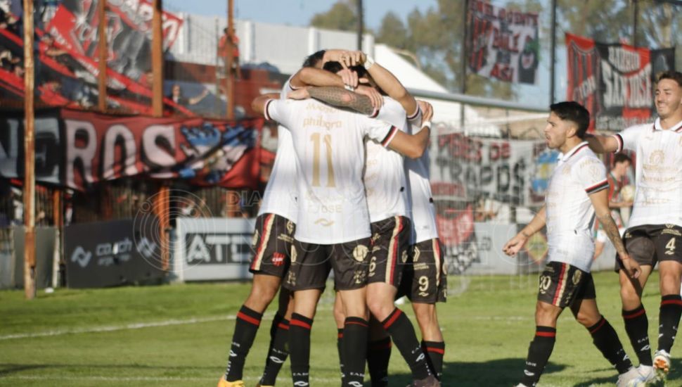 Douglas volvió a la victoria ante Sportivo Las Parejas