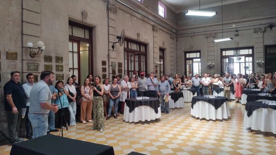 La Municipalidad de Rojas reconoció a trabajadores con 25 años de servicio en el brindis de fin de año