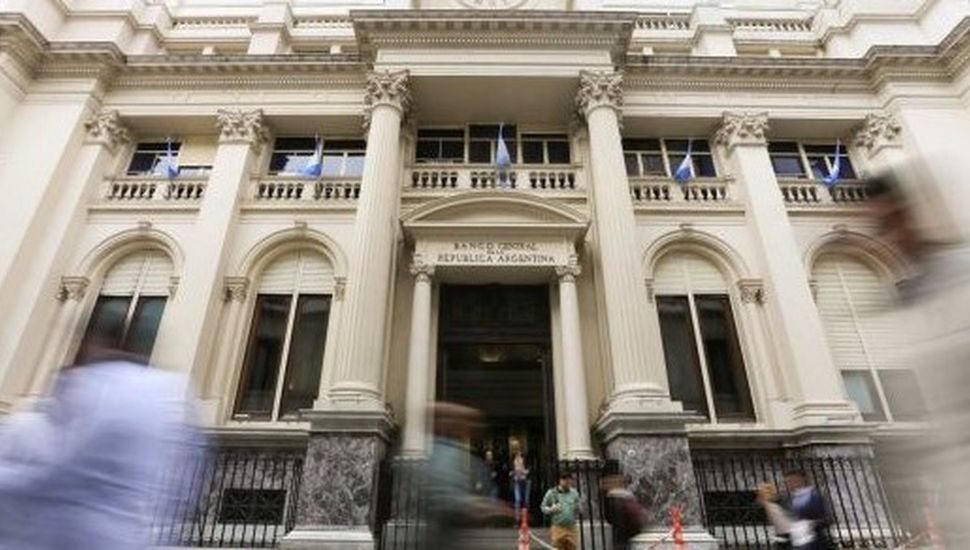 El Banco Central bajó la tasa de interés de referencia al 70%