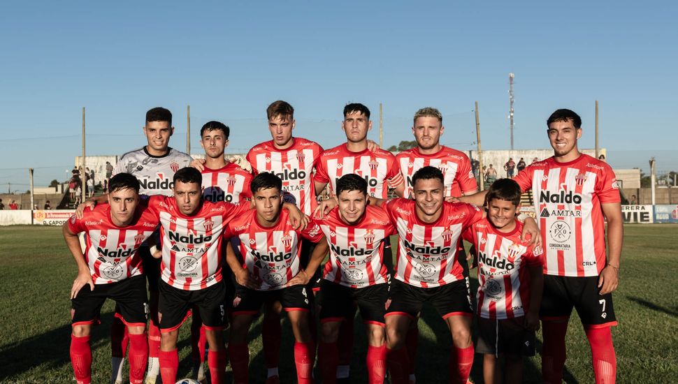 Defensores de Salto y Rivadavia (L) buscarán la final de la Zona Norte