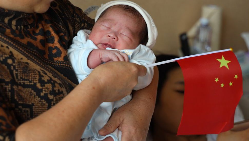 China busca subir la tasa de natalidad