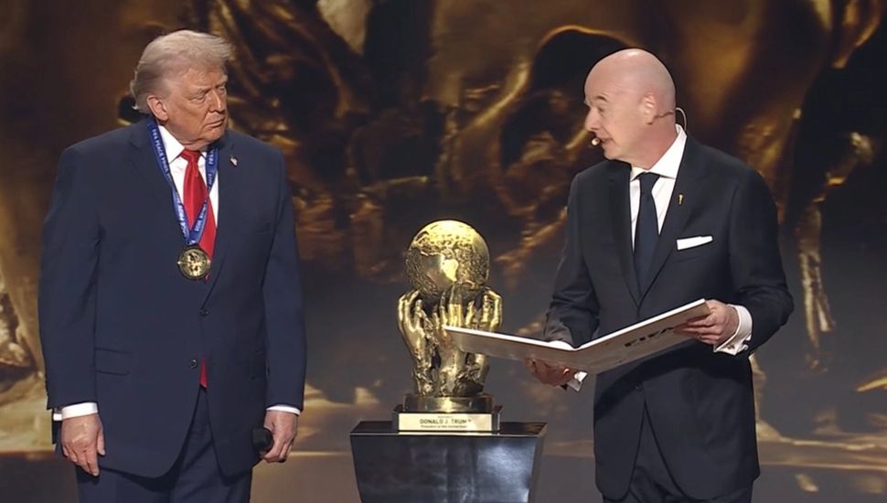 La FIFA distinguió a Donald Trump con el nuevo premio “FIFA Paz”