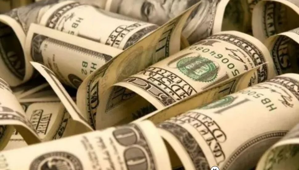 El aumento de impuestos lleva el dólar ahorro a $948,50