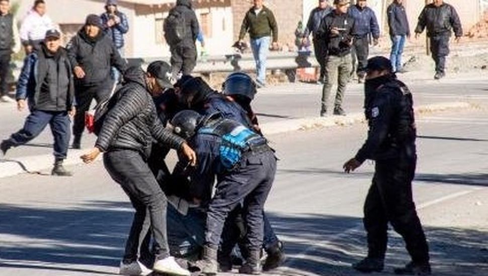 Siguen detenidas en Jujuy las 21 personas después de la brutal represión