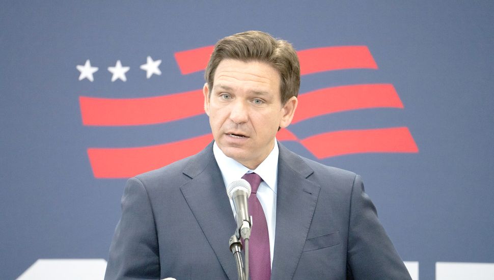 DeSantis se baja y apoya a Trump en la disputa presidencial