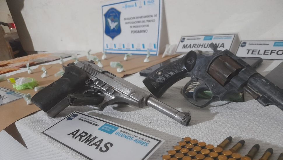 Descubren cocaína y armas de fuego en un lavadero de autos de Colón