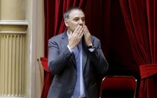 Manuel Adorni destacó la quita de aranceles a los celulares