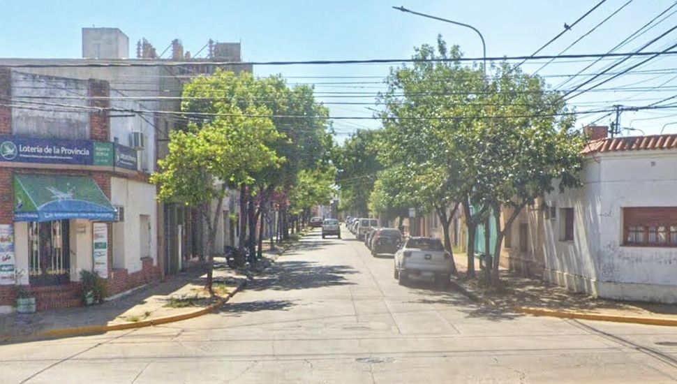 Una motociclista sufrió serias lesiones tras chocar contra un automóvil