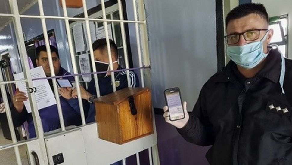 Reclaman al Gobierno que erradique celulares de las cárceles