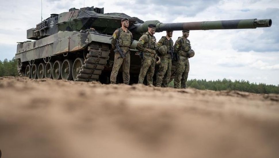 Aunque Alemania se oponga, Polonia advierte que enviará tanques a Kiev