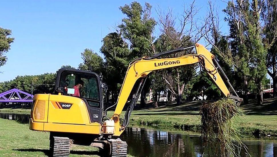 Se están realizando trabajos de mantenimiento y limpieza del Arroyo Pergamino