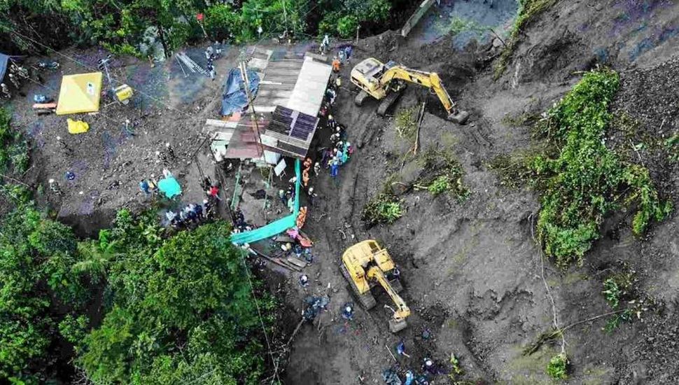 Colombia: un alud cayó sobre un micro, hay 33 muertos