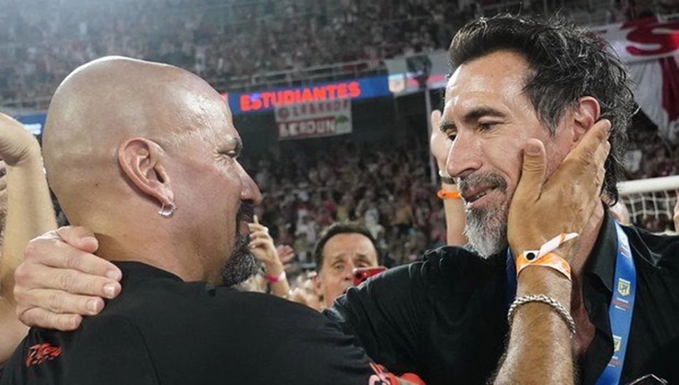 Eduardo Domínguez renovó con Estudiantes hasta diciembre de 2027