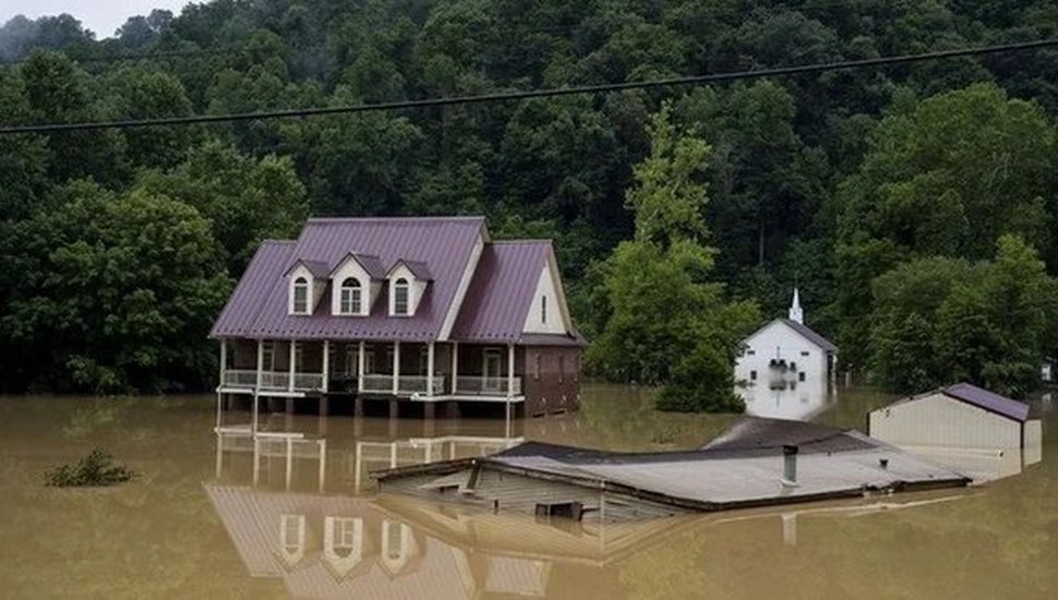 Al menos 16 muertes en Kentucky en la peor inundación de su historia