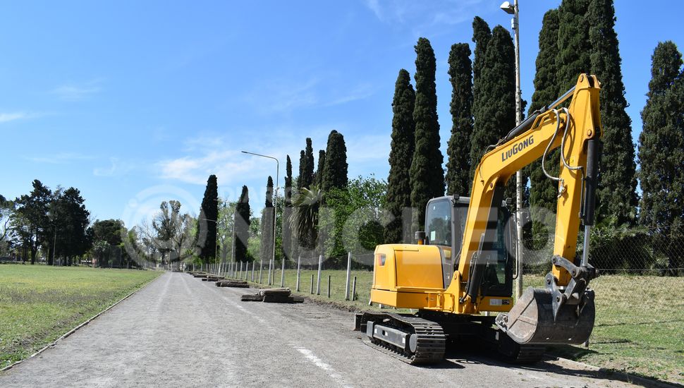 Comenzaron las obras para la nueva pista sintética de atletismo