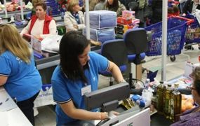 Entregarán un bono a los empleados de supermercados