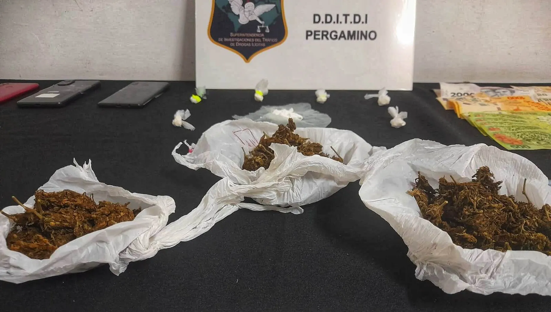 Detienen a un hombre y a una mujer por venta de drogas • Diario Núcleo