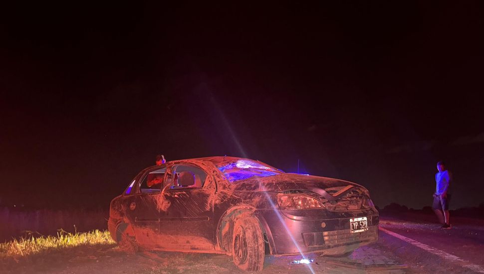 Un hombre fue hospitalizado tras protagonizar un vuelco en la Ruta 8