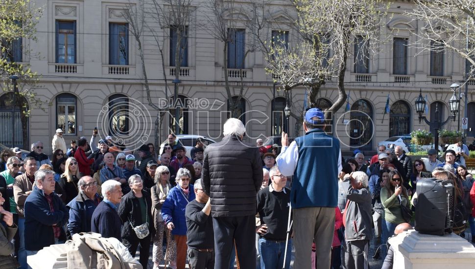 Se realizó una concentración en rechazo al veto de la ley de reforma jubilatoria